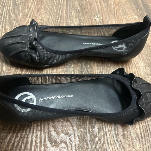The Wishbone Collection 9M EUC near newBlack Leather Flats with Bow & mesh sides - Picture 8 of 13